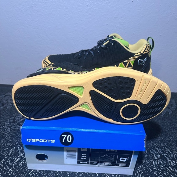 Q4 Stylish Black and Tan Geometric Sneakers - Picture 2 of 2